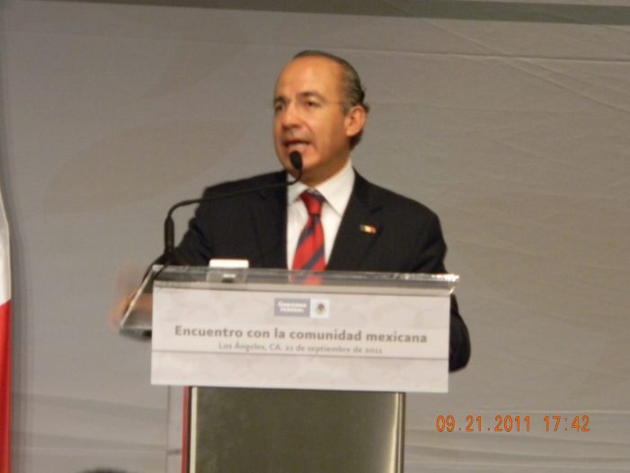Presidente de México Felipe Calderón se Une con líderes de la Comunidad