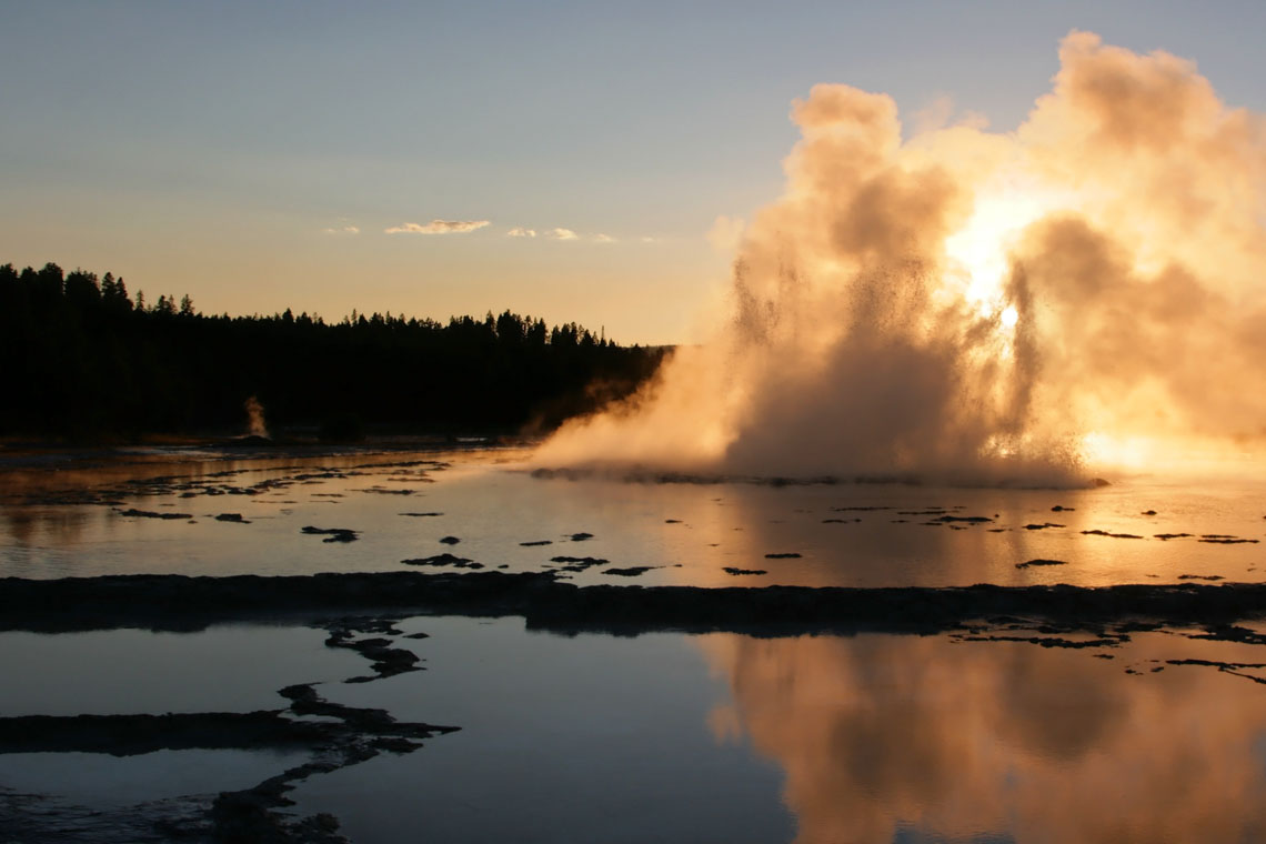 Great_Fountain_Geyser_Sunset